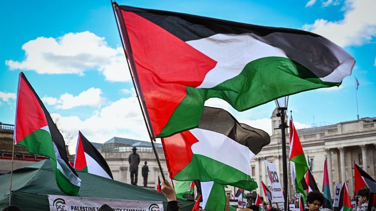 Policie v Oslu použila slzný plyn při protestech před zápasem proti Izraeli